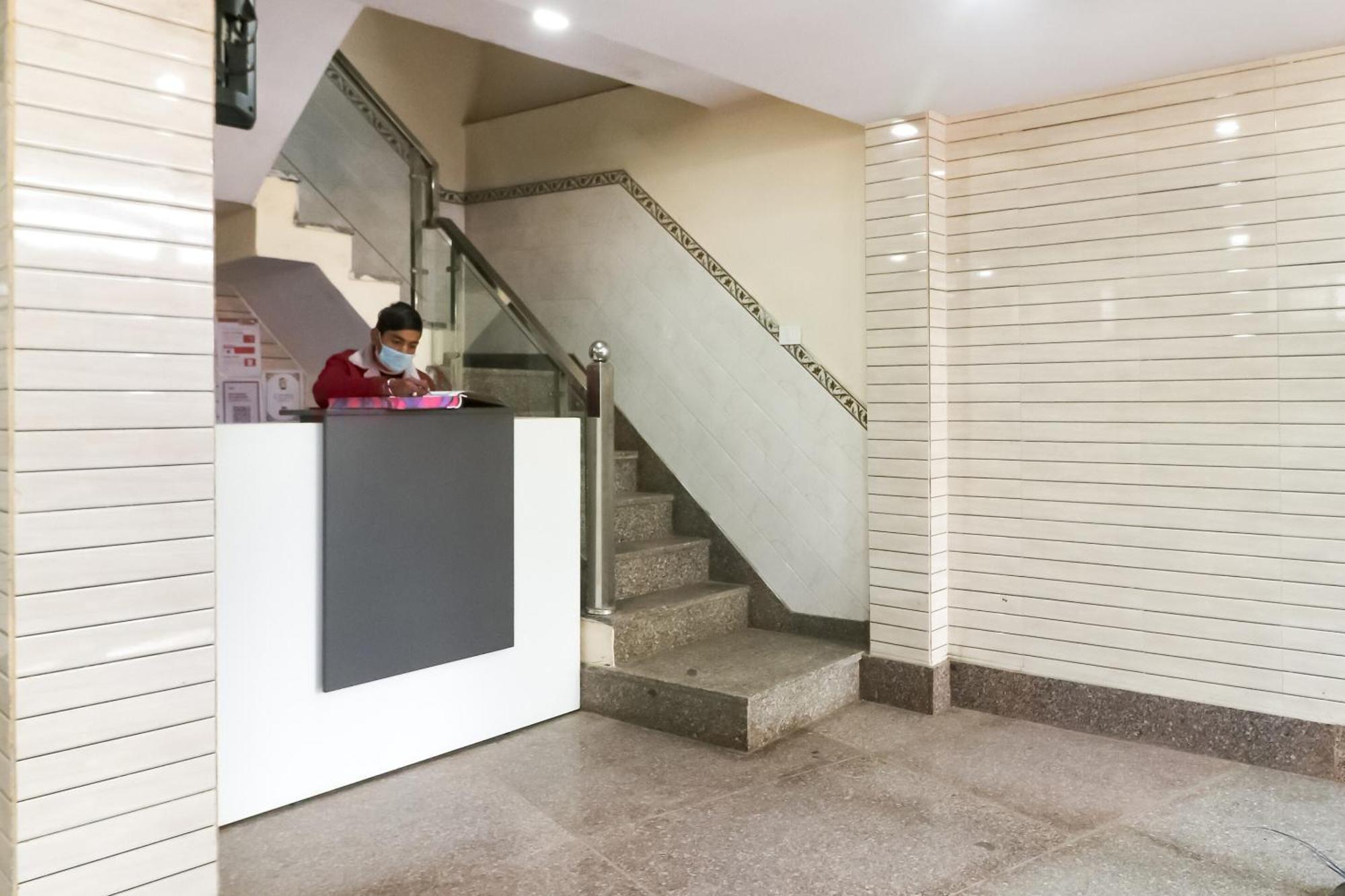 Hotel O Mayur Plaza Дели Экстерьер фото