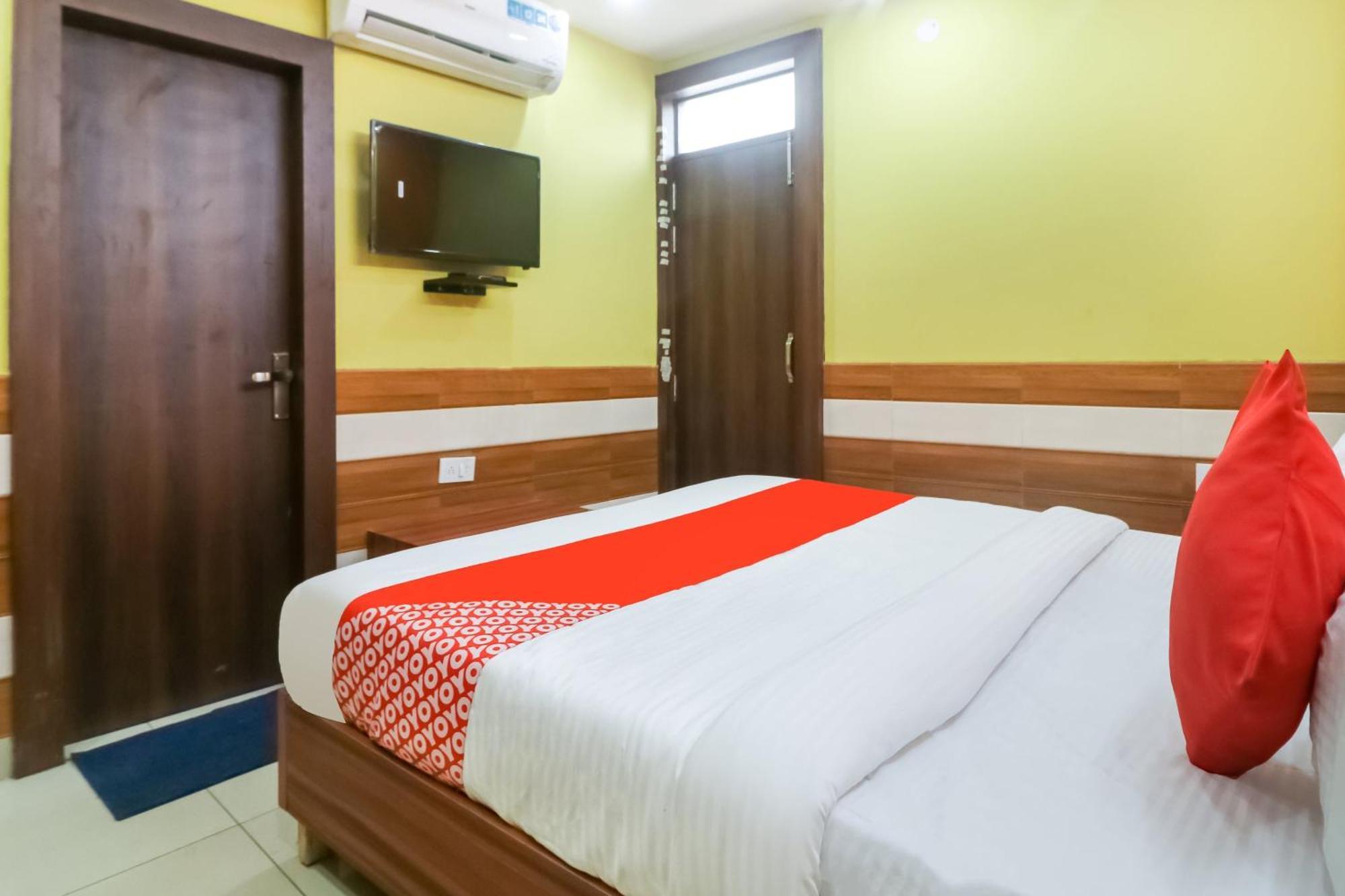 Hotel O Mayur Plaza Дели Экстерьер фото
