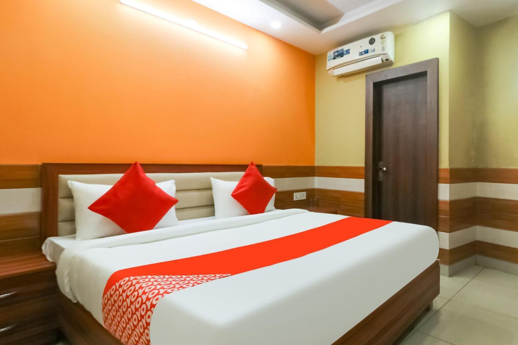 Hotel O Mayur Plaza Дели Экстерьер фото