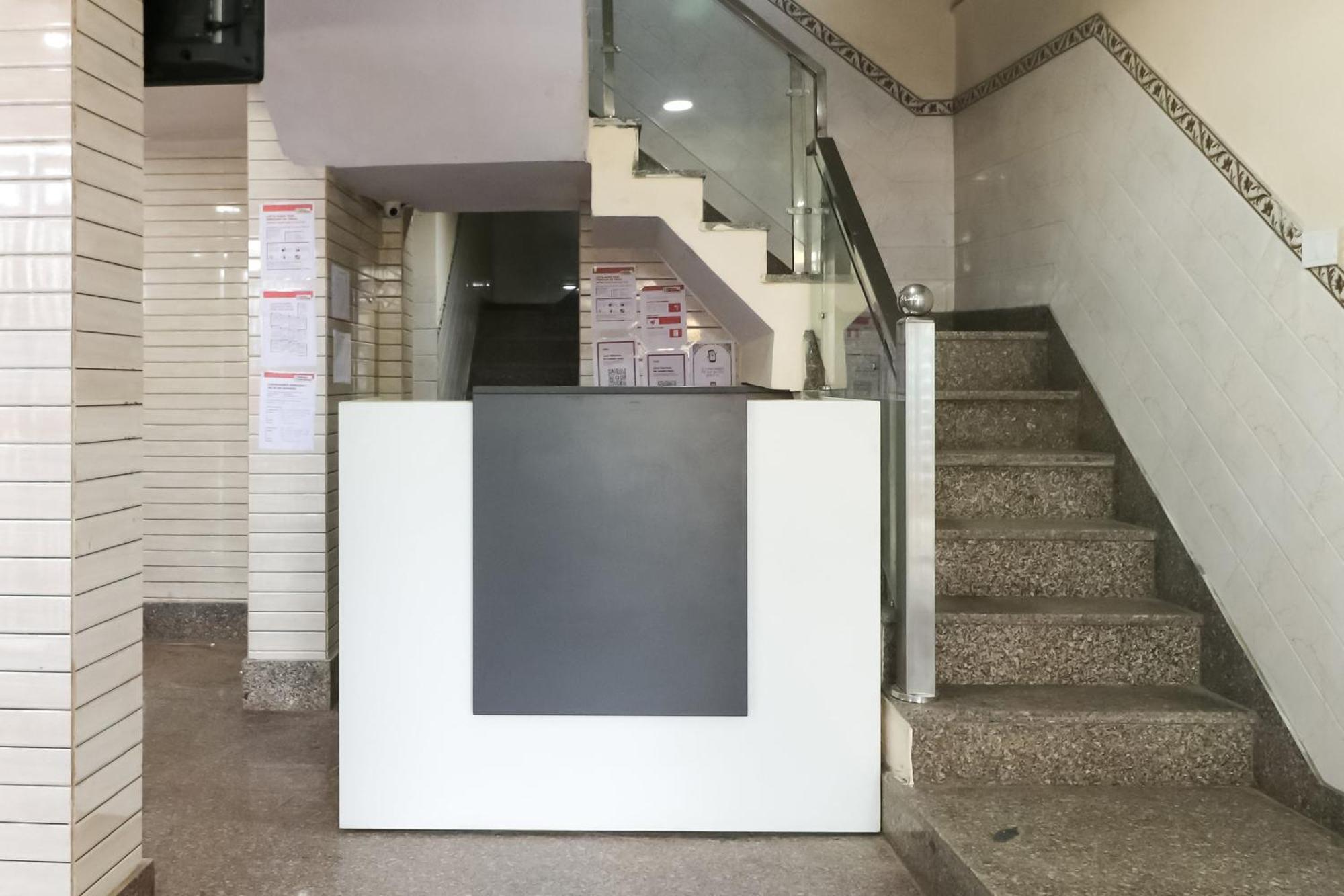 Hotel O Mayur Plaza Дели Экстерьер фото