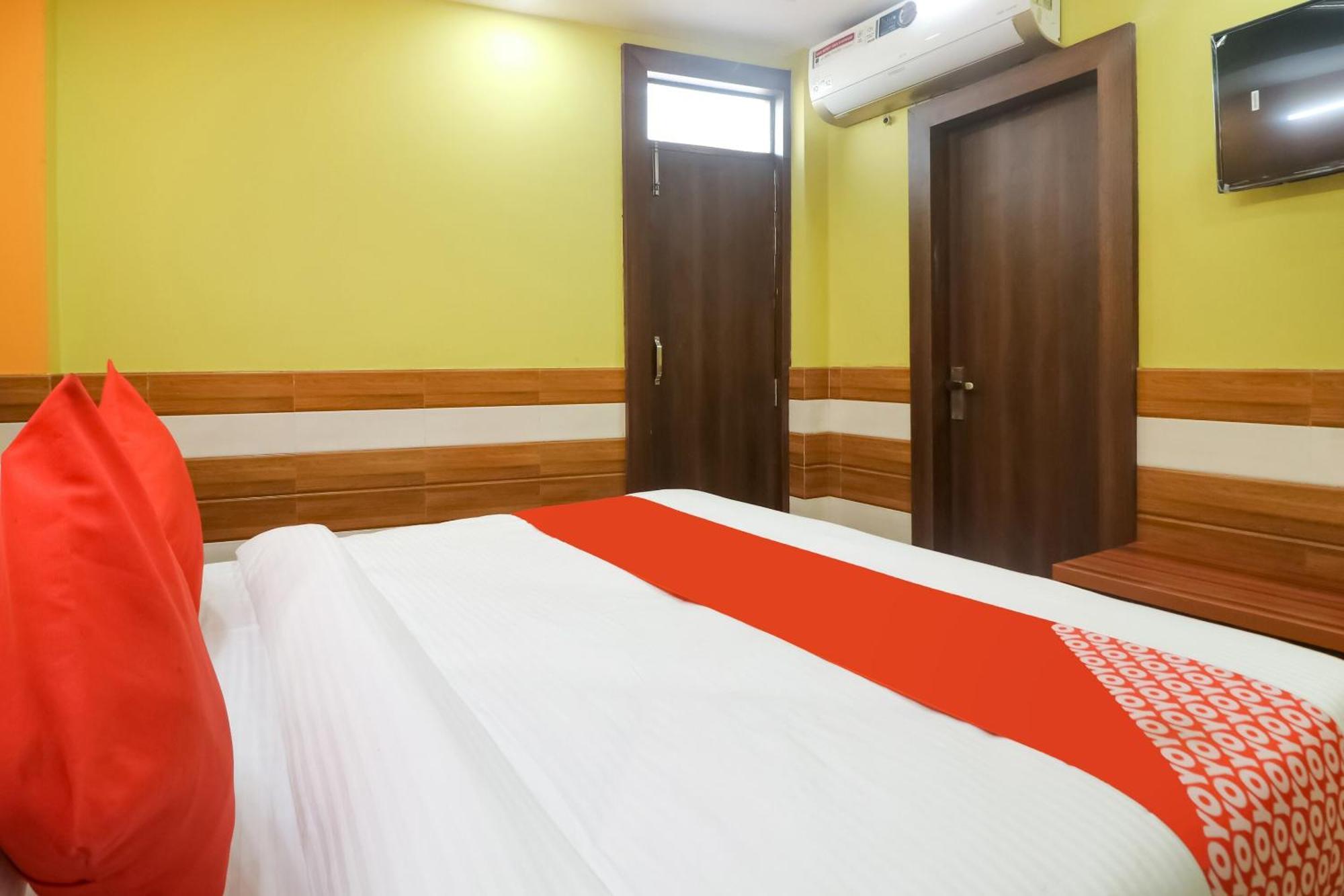 Hotel O Mayur Plaza Дели Экстерьер фото