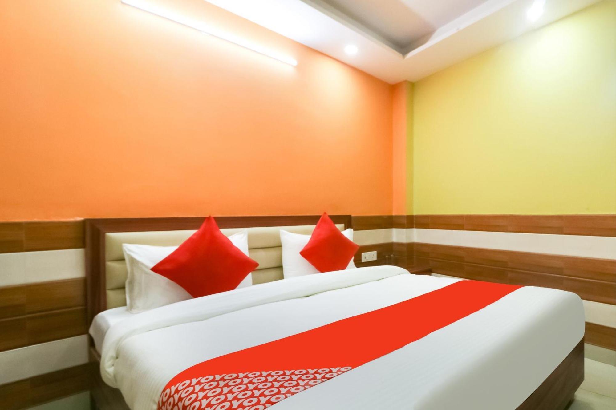 Hotel O Mayur Plaza Дели Экстерьер фото