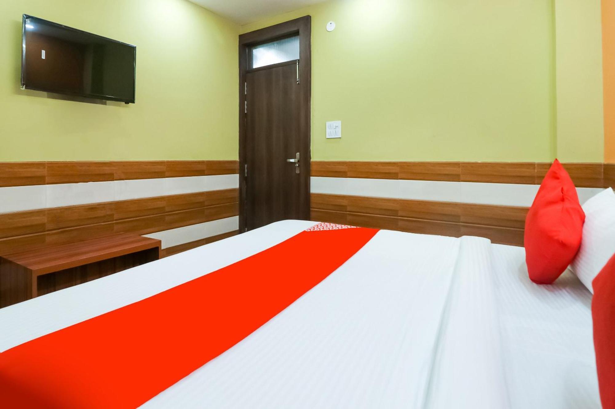 Hotel O Mayur Plaza Дели Экстерьер фото
