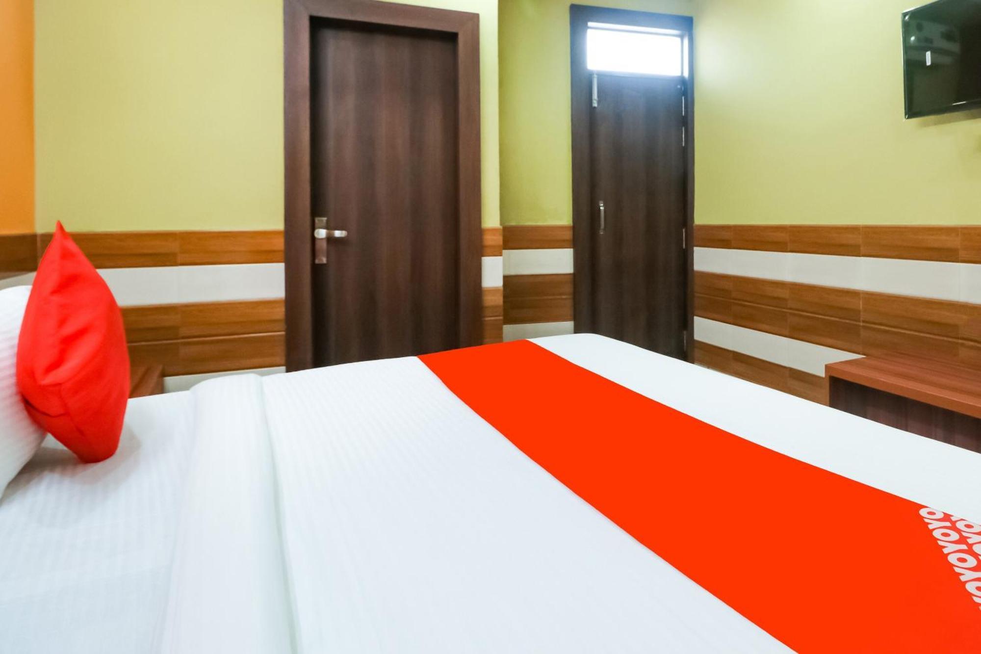 Hotel O Mayur Plaza Дели Экстерьер фото
