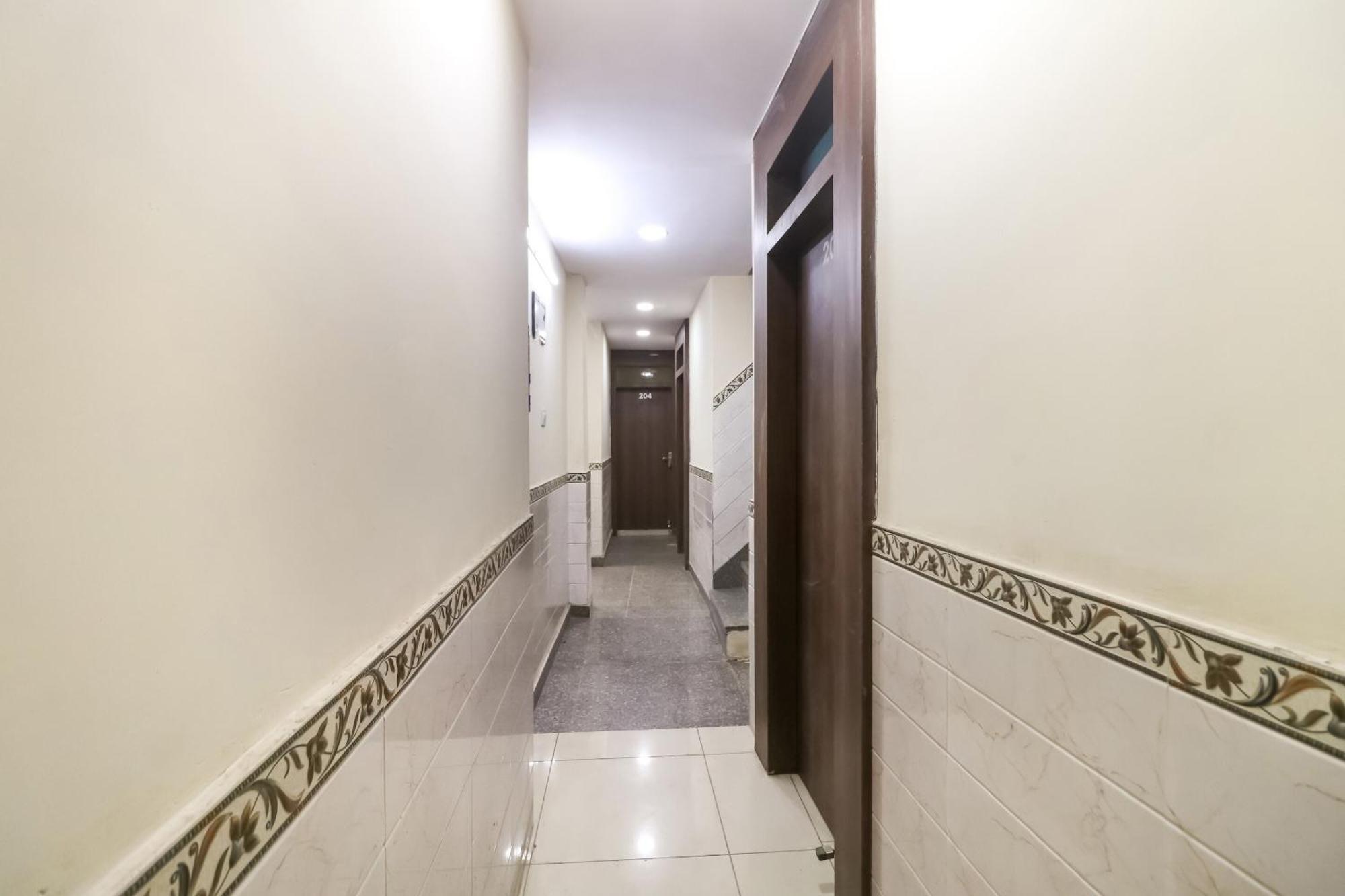 Hotel O Mayur Plaza Дели Экстерьер фото
