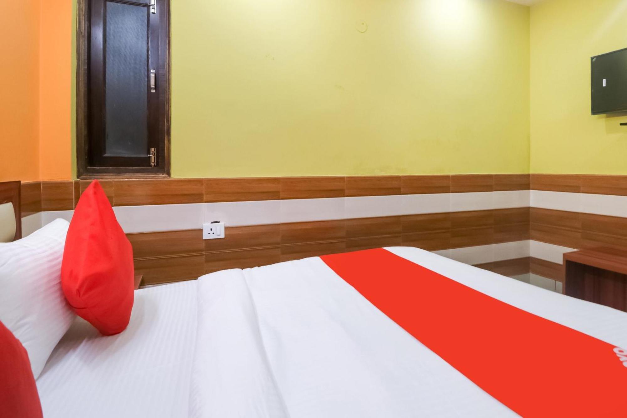 Hotel O Mayur Plaza Дели Экстерьер фото