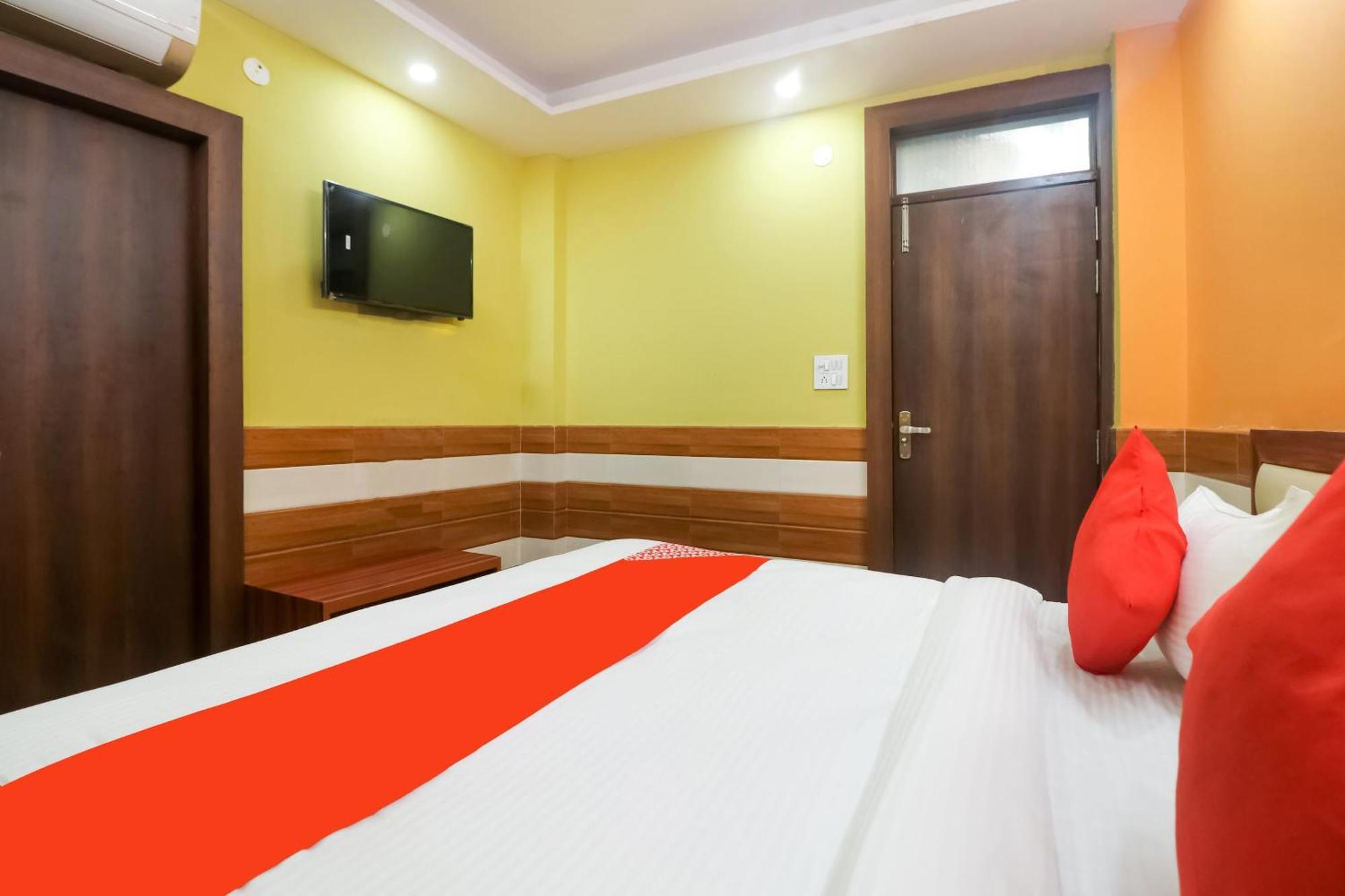 Hotel O Mayur Plaza Дели Экстерьер фото