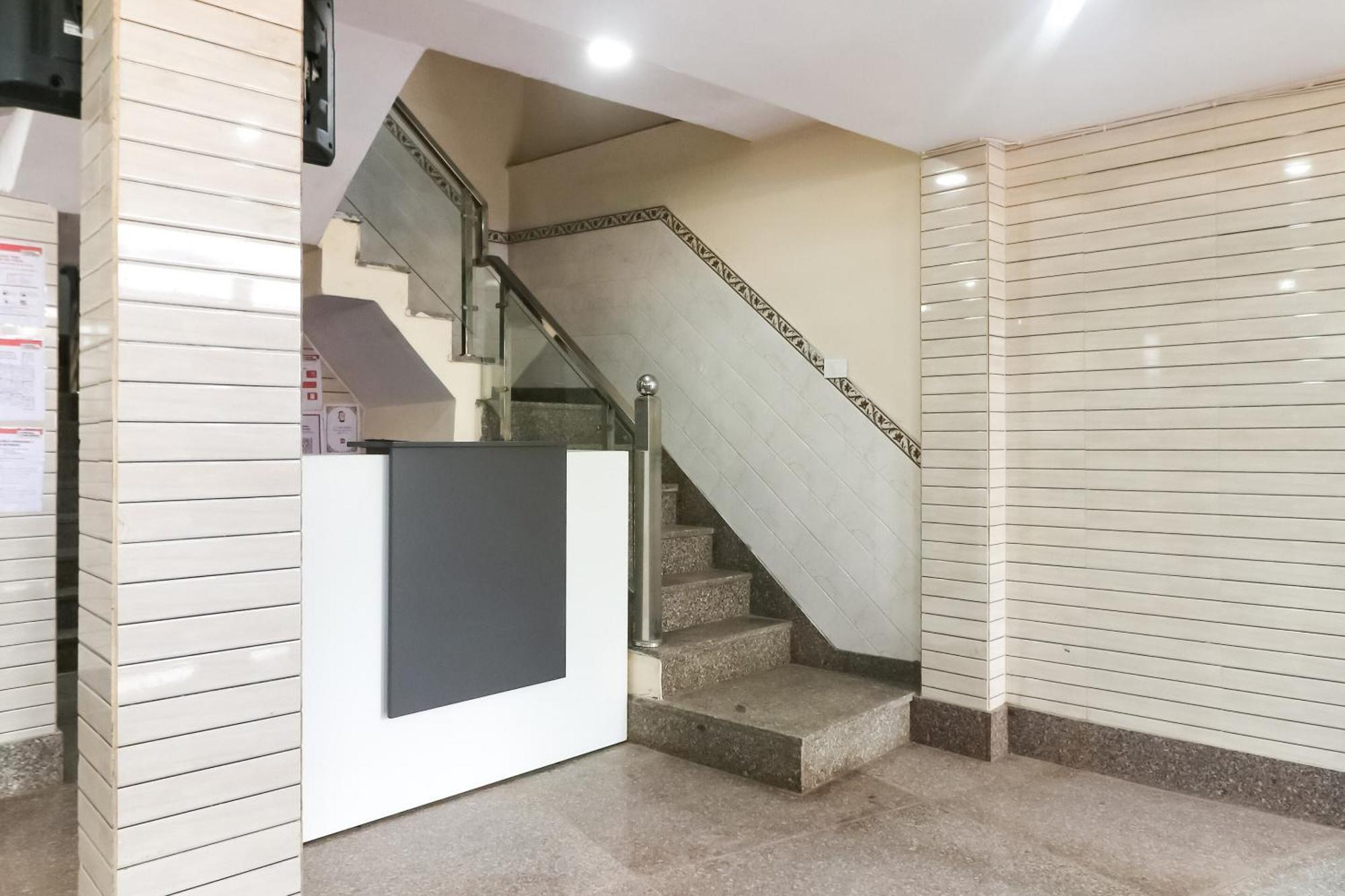 Hotel O Mayur Plaza Дели Экстерьер фото